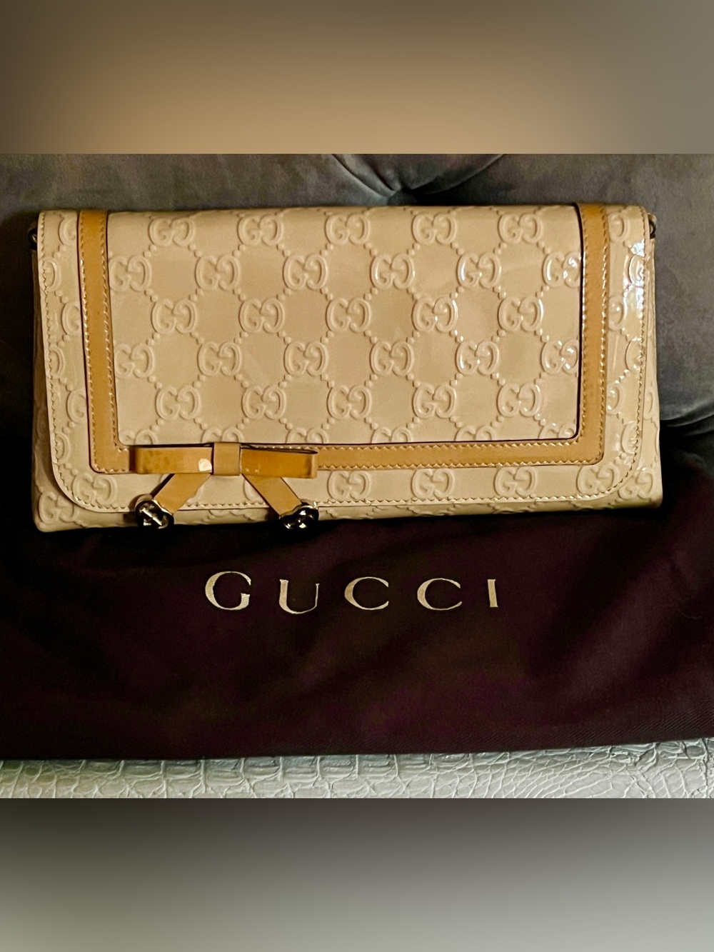 Gucci Patent Mayfair Shoulder/Clutch bag with Gold Chain
